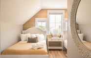 Bedroom 7 Edgewater by Avantstay Gorgeous Character Lakefront Home w/ Private Dock