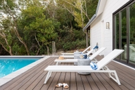 Swimming Pool Syrah by Avantstay Hilltop Haven in Sonoma Infinity Pool w/ Valley Views