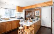 ห้องนอน 5 Polaris by Avantstay Woodsy Tahoe Cabin With Spacious Deck Close to Lake