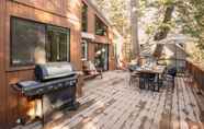 Common Space 2 Polaris by Avantstay Woodsy Tahoe Cabin With Spacious Deck Close to Lake