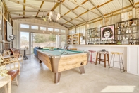 Entertainment Facility Coppola by Avantstay Explore The Wineries Near This Gorgeous Healdsburg Home w/ Bar & Large Yard