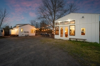 Exterior Coppola by Avantstay Explore The Wineries Near This Gorgeous Healdsburg Home w/ Bar & Large Yard