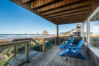 Common Space Blue Starfish by Avantstay Ocean Views & Direct Cannon Beach Access