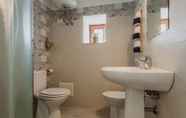 Toilet Kamar 3 Five Stars Sicily Intera