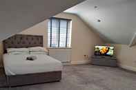 Bedroom Lovely 1-bed Loft in Newport