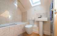 In-room Bathroom 7 Charming 1-bed Loft in Caerleon