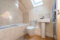 In-room Bathroom Charming 1-bed Loft in Caerleon