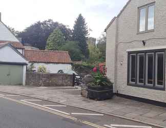 Exterior 2 Charming 1-bed Loft in Caerleon