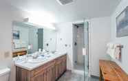 In-room Bathroom 7 Smuggler F by Avantstay Gorgeous Condo Close To Lift 7