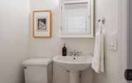 In-room Bathroom 4 Clementine By Avantstay Bright Modern Retreat w/ Pool, Pool Table & Large Patio