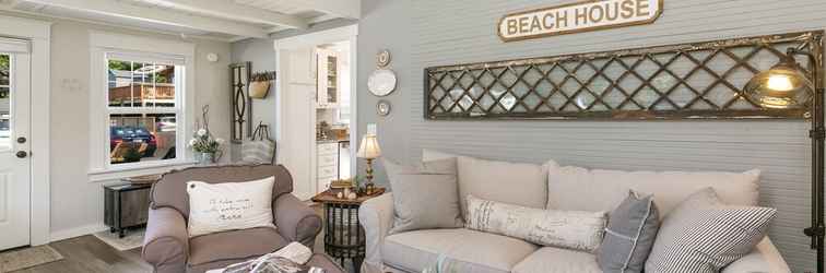 Lobby Red Door Cottage by Avantstay Cute Cottage w/ Ocean Views 1 Block From Beach!