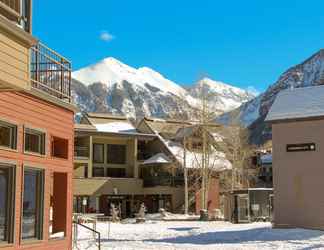 Exterior 2 Cimarron Lodge 27 by Avantstay Ski-in/ski-out Property in Complex w/ Two Hot Tubs! Permit#10026