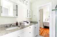 In-room Bathroom Sand Dune & Sea Shell by Avantstay Gorgeous 2 Home Rental w/ 12 BRs