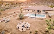 Swimming Pool 2 Flora by Avantstay Modern & Private Desert Oasis on Large Grounds w/ Pool & Bocce Ball!