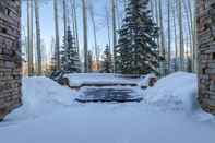 สิ่งอำนวยความสะดวกด้านความบันเทิง Snowdrift Cabin by Avantstay Breathtaking Home w/ Prime Ski Access & Hot Tub