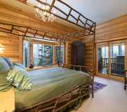 Bedroom 3 Snowdrift Cabin by Avantstay Breathtaking Home w/ Prime Ski Access & Hot Tub