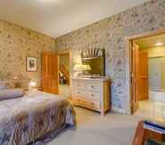Bedroom 4 Snowdrift Cabin by Avantstay Breathtaking Home w/ Prime Ski Access & Hot Tub