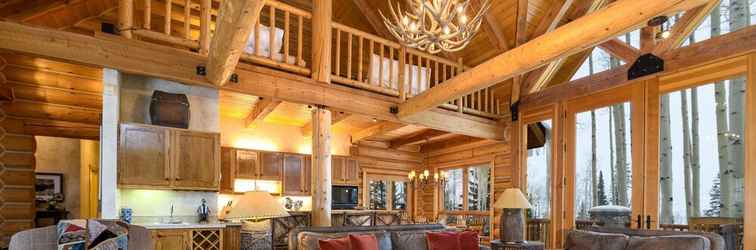 Lobby Snowdrift Cabin by Avantstay Breathtaking Home w/ Prime Ski Access & Hot Tub