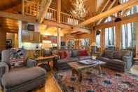ล็อบบี้ Snowdrift Cabin by Avantstay Breathtaking Home w/ Prime Ski Access & Hot Tub