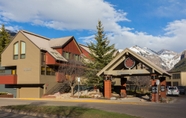 Exterior 3 Cimarron Lodge 20 by Avantstay Ski In/ Ski Out Condo in Ideally Located Complex w/ Hot Tubs!