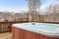 Entertainment Facility Russell Home by Avantstay Expansive Deck, Stunning Views & Hot Tub!