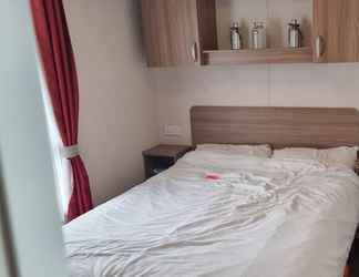 Bedroom 2 Lovely 8 Berth Direct Beach Access