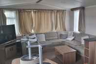 Common Space Lovely 8 Berth Direct Beach Access