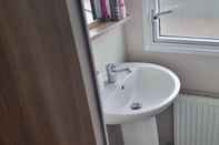 In-room Bathroom Lovely 8 Berth Direct Beach Access