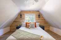 Bedroom Sweet Pine by Avantstay Cozy Character Cottage in Tahoma!
