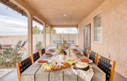 Restaurant 3 Salton by Avantstay Luxury Desert Estate w/ A Gorgeous Interior, Pool, Patio & Ping Pong!