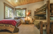 Bedroom 3 Sawtooth by Avantstay Spacious Pine Tree Cabin w/ Hot Tub