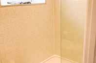 In-room Bathroom Rabbits Warren, A 2 Bed Holiday Let in The FOD