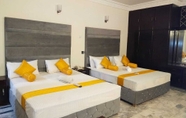 Kamar Tidur 4 Hotel Royal Grand