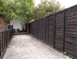 Bangunan 2 The Camberwell Retreat - Alluring 2bdr Flat With Garden