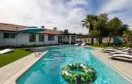 Swimming Pool 4 Mescal by Avantstay Private Tennis Court, Basketball Court, and Golf Green