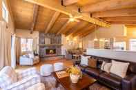 Ruang Umum Lodgepole by Avantstay Spacious Retreat, 5 Mins From Lake Tahoe + Incline Village