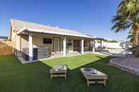 Common Space LA Mirada Modern Luxury Pool Retreat - Full Kitchen Jacuzzi 4 Bedrooms Trails Parks