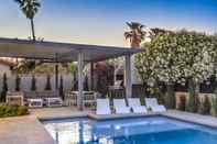 Swimming Pool Nuevo Vegas Pool Experience Wet Deck Hot Tub Bar BBQ