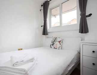 Others 2 Spacious 4 Bedroom Apartment in Bethnal Green