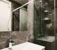 In-room Bathroom 7 Phaedrus Living Luxury Suite Nicosia 504