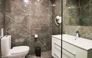 Toilet Kamar 4 Phaedrus Living Luxury Suite Nicosia 507