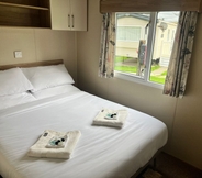 ห้องนอน 4 Adorable Caravan in Newquay Bay Resorts Nb98