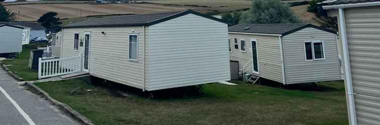 Exterior Adorable Caravan in Newquay Bay Resorts Nb98