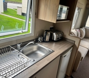 ห้องนอน 6 Adorable Caravan in Newquay Bay Resorts Nb98