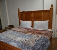 Kamar Tidur 5 Hotel Kashmir Continental