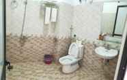 In-room Bathroom 3 Khach san So Oanh