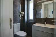 Toilet Kamar Phaedrus Living Luxury Suite Nicosia 510