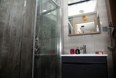 In-room Bathroom ALI RIZA