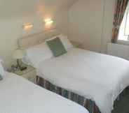 Bedroom 6 Hotel 281