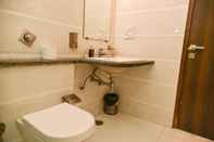 In-room Bathroom Hotel Royal Avenue By F9 Hotels